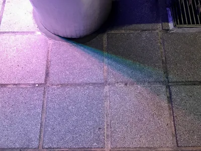 道に虹
