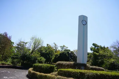 青空に映える公園の時計塔