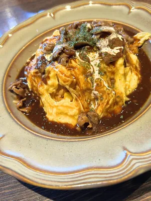 お肉たっぷりオムライス