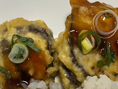 あんをかけた茄子の挟み揚げ