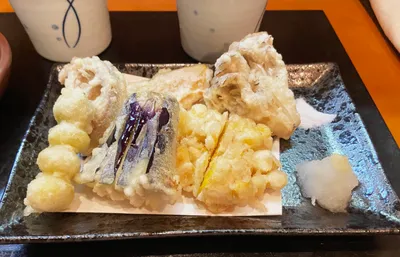 風味豊かな天ぷら盛り合わせ