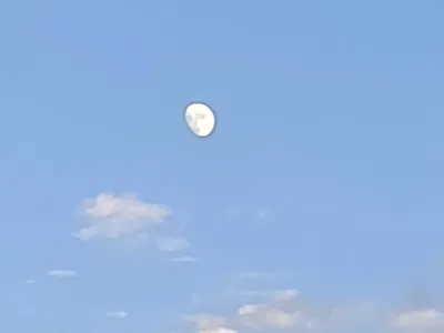 夕方の月