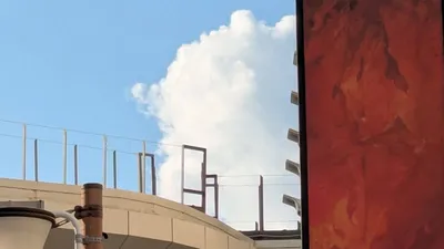 ビル街の雲