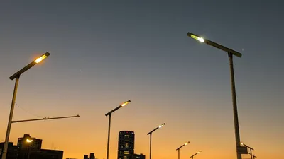 夕暮れと街灯