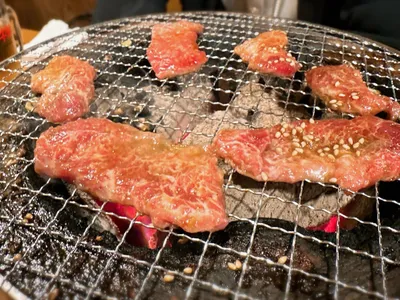 焼肉_七輪_カルビ