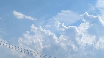夏の爽やかな雲(横)