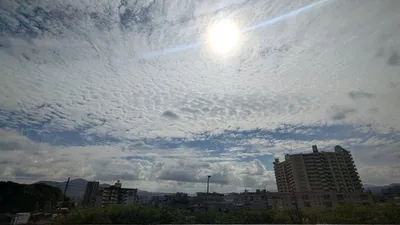 街から見上げる空