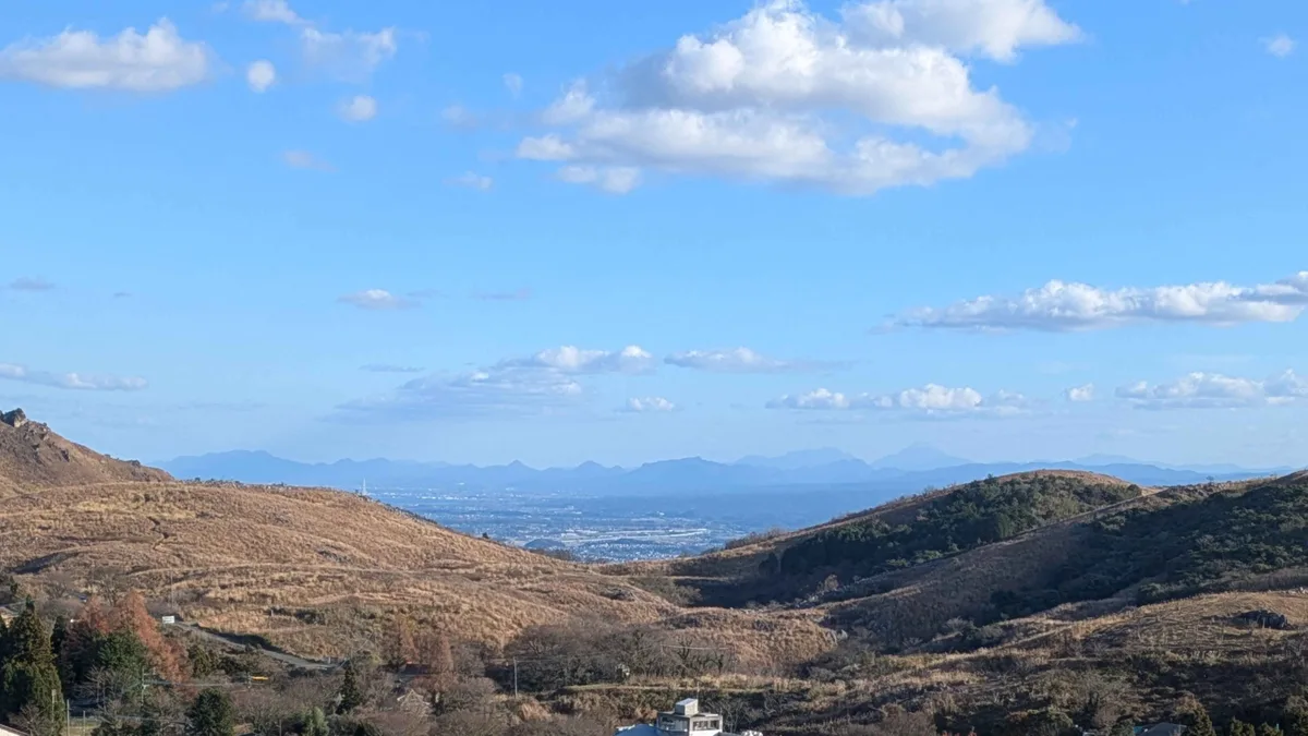 山のふもとからの景色