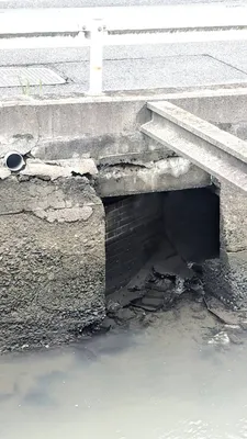町中の小さな迷宮入口(縦)