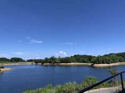 青空と水